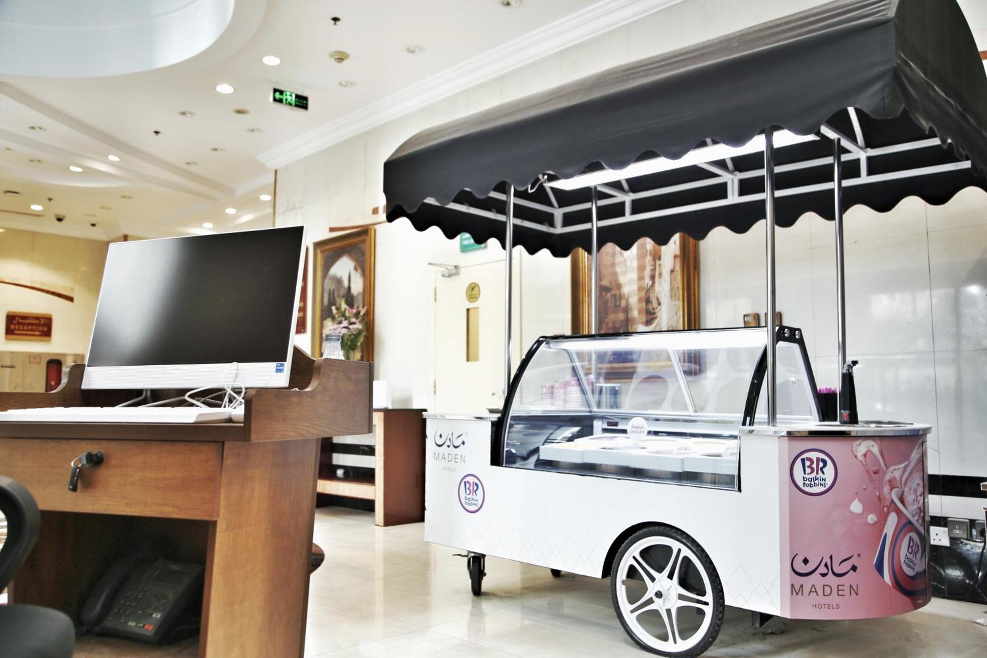 ホテル Maden Alrawda マディーナ エクステリア 写真 A Baskin Robbins cart in Dubai