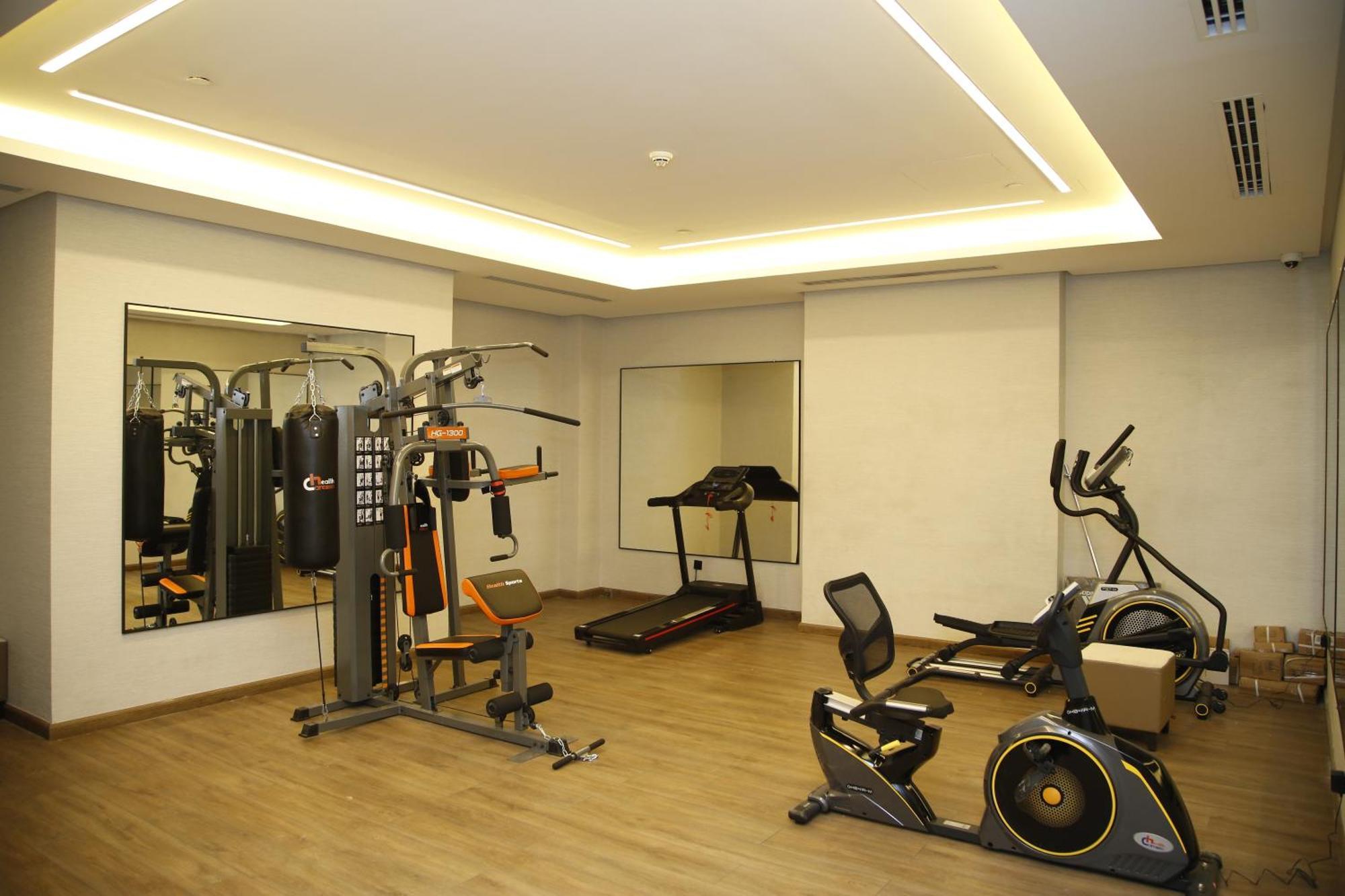 ホテル Maden Alrawda マディーナ エクステリア 写真 The gym at the hotel