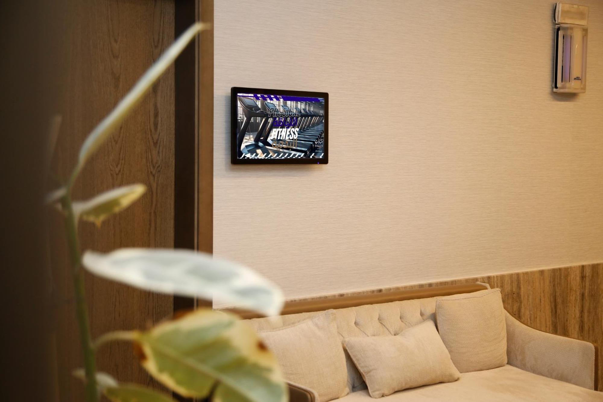 ホテル Maden Alrawda マディーナ エクステリア 写真 A wall-mounted tablet