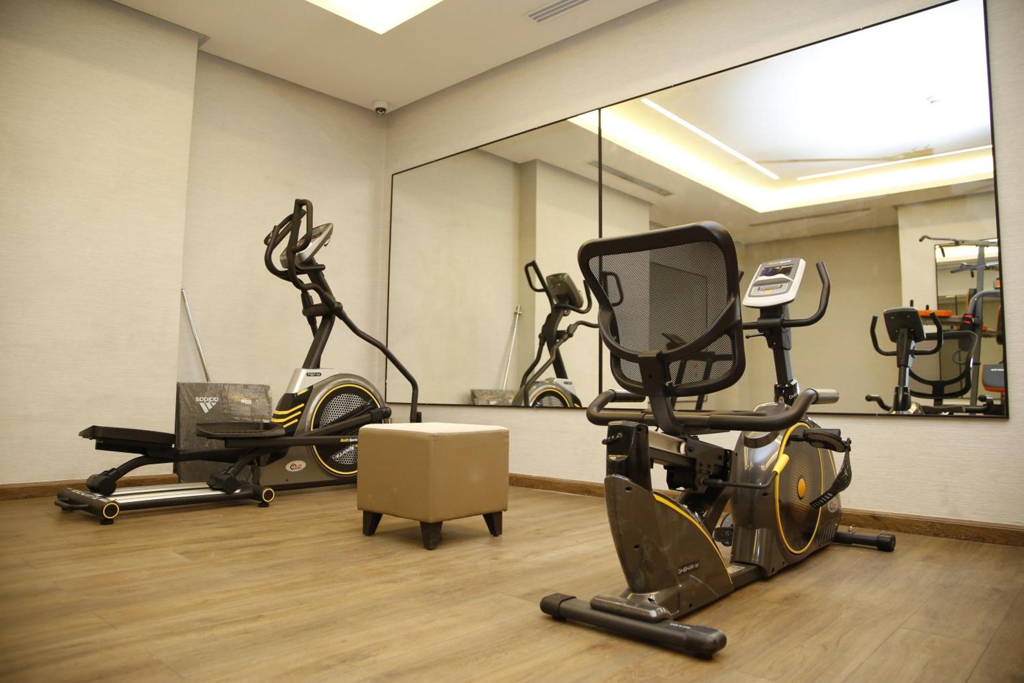 ホテル Maden Alrawda マディーナ エクステリア 写真 A gym at a hotel