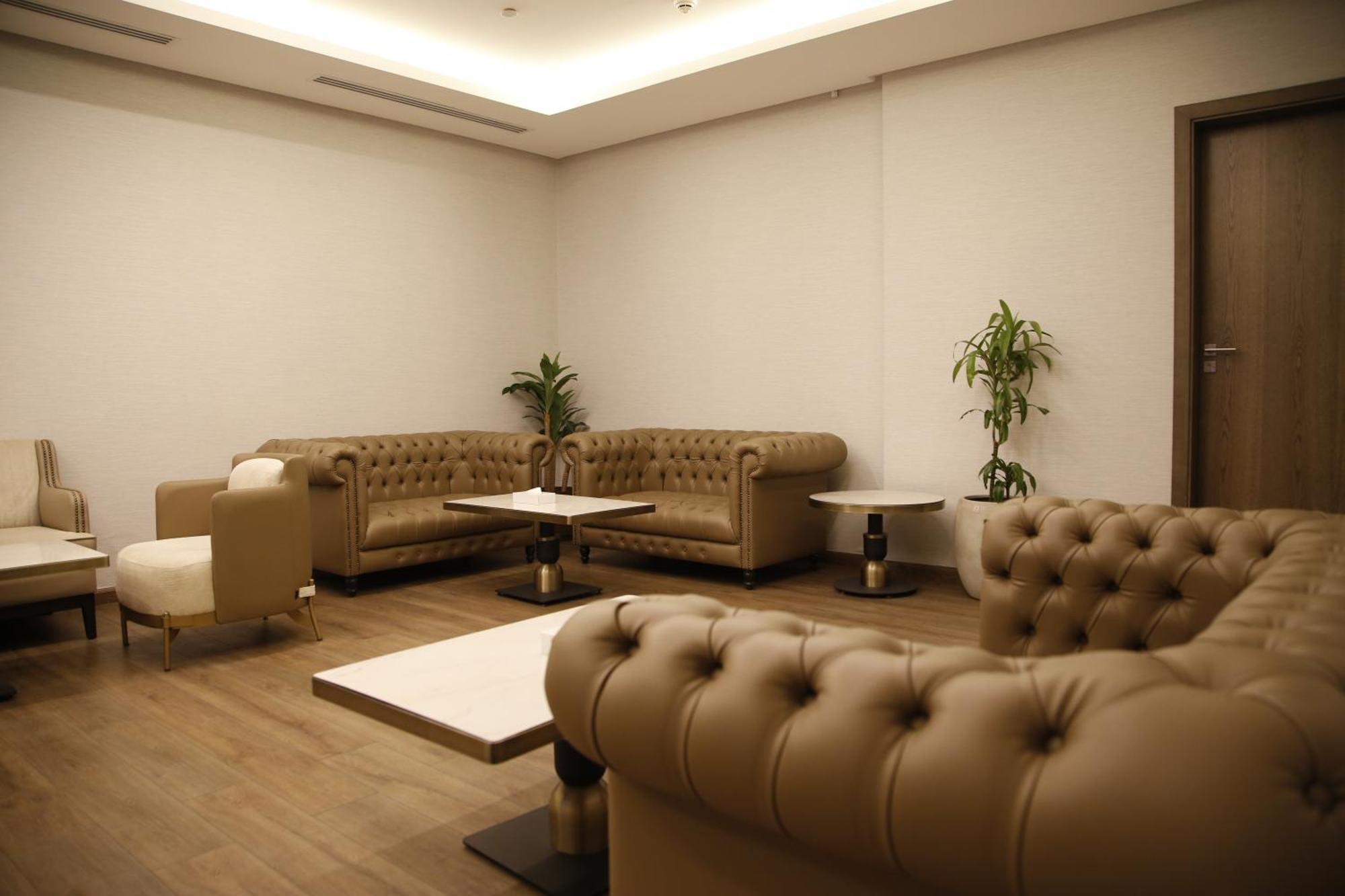 ホテル Maden Alrawda マディーナ エクステリア 写真 VIP Lounge at Tan Son Nhat International Airport
