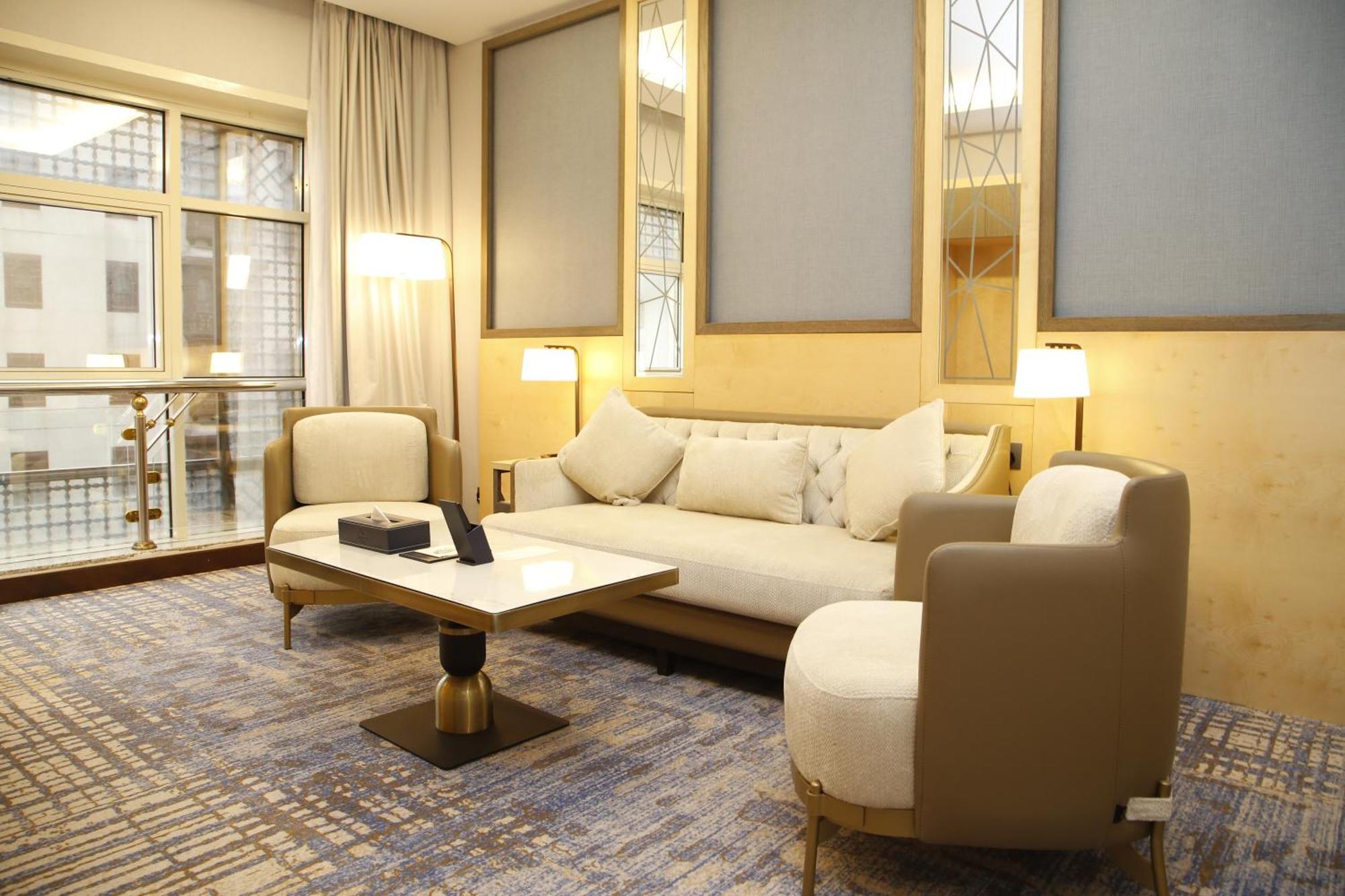 ホテル Maden Alrawda マディーナ エクステリア 写真 A suite at the hotel