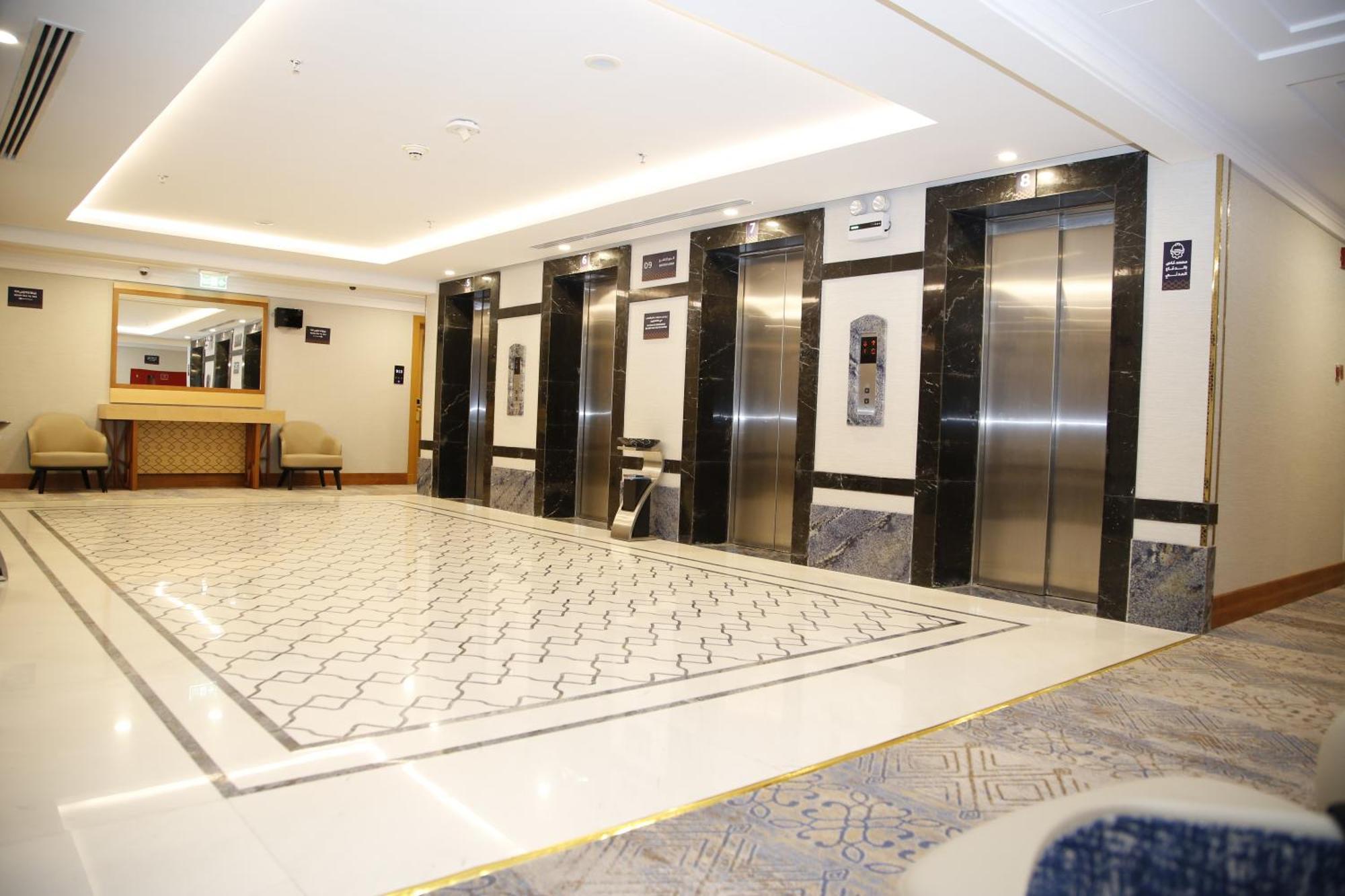 ホテル Maden Alrawda マディーナ エクステリア 写真 Elevators at the 10th floor