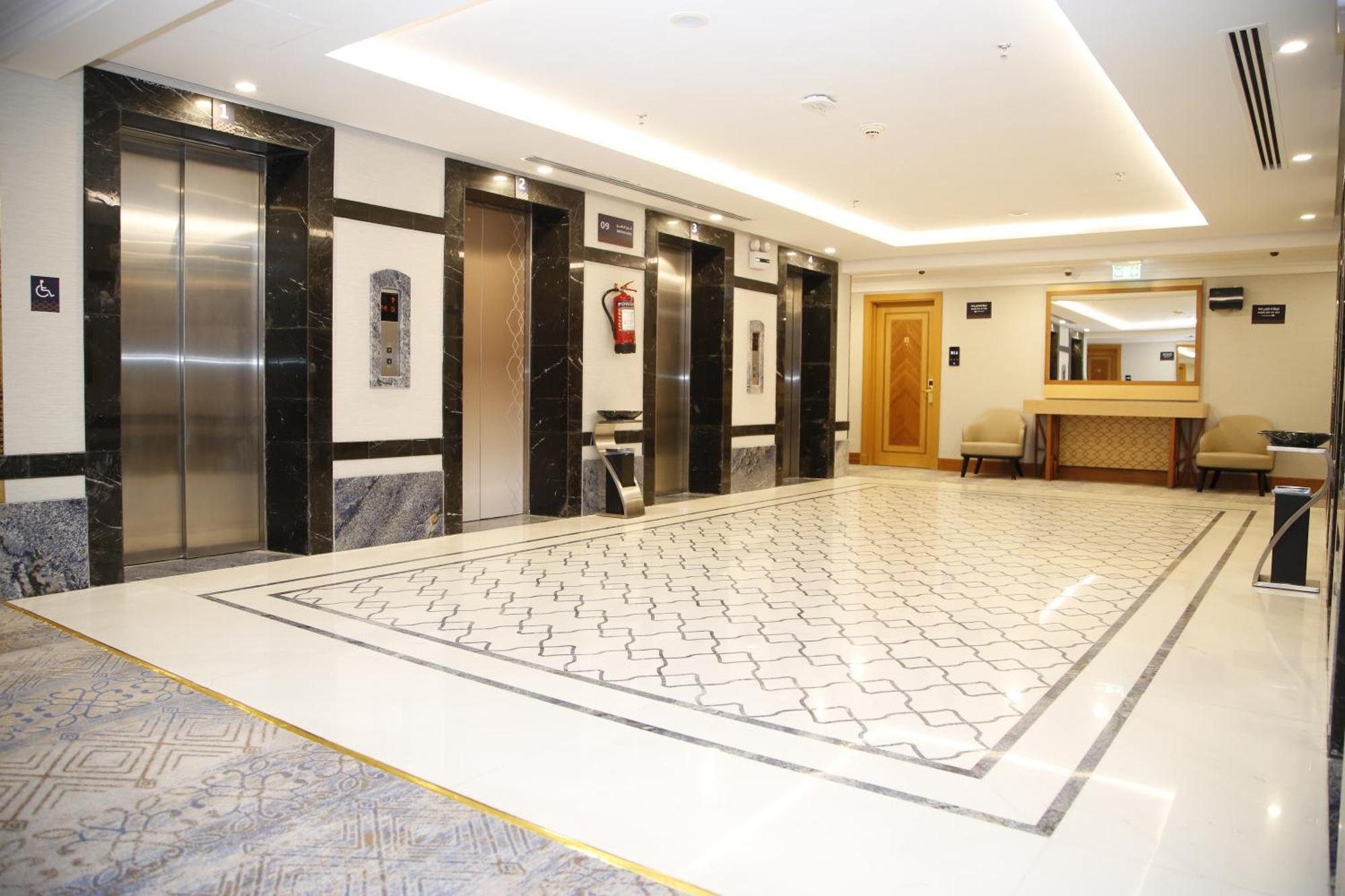 ホテル Maden Alrawda マディーナ エクステリア 写真 The lobby of the hotel