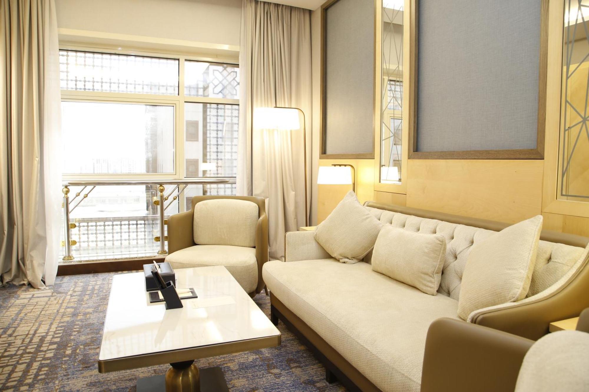 ホテル Maden Alrawda マディーナ エクステリア 写真 A suite at the hotel